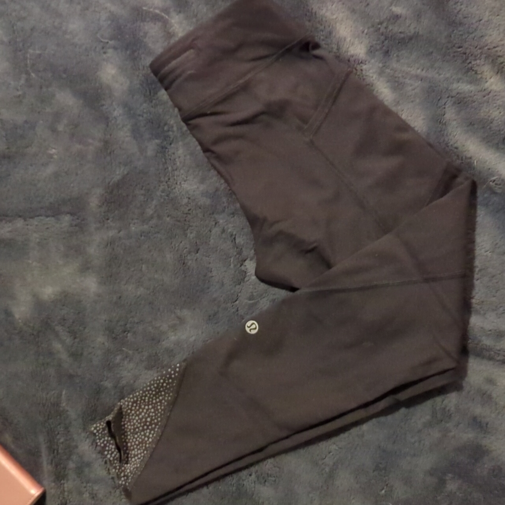 Lululemon leggings scallop detail